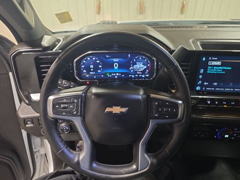 Used 2025 Chevrolet Silverado 3500 LT image 13