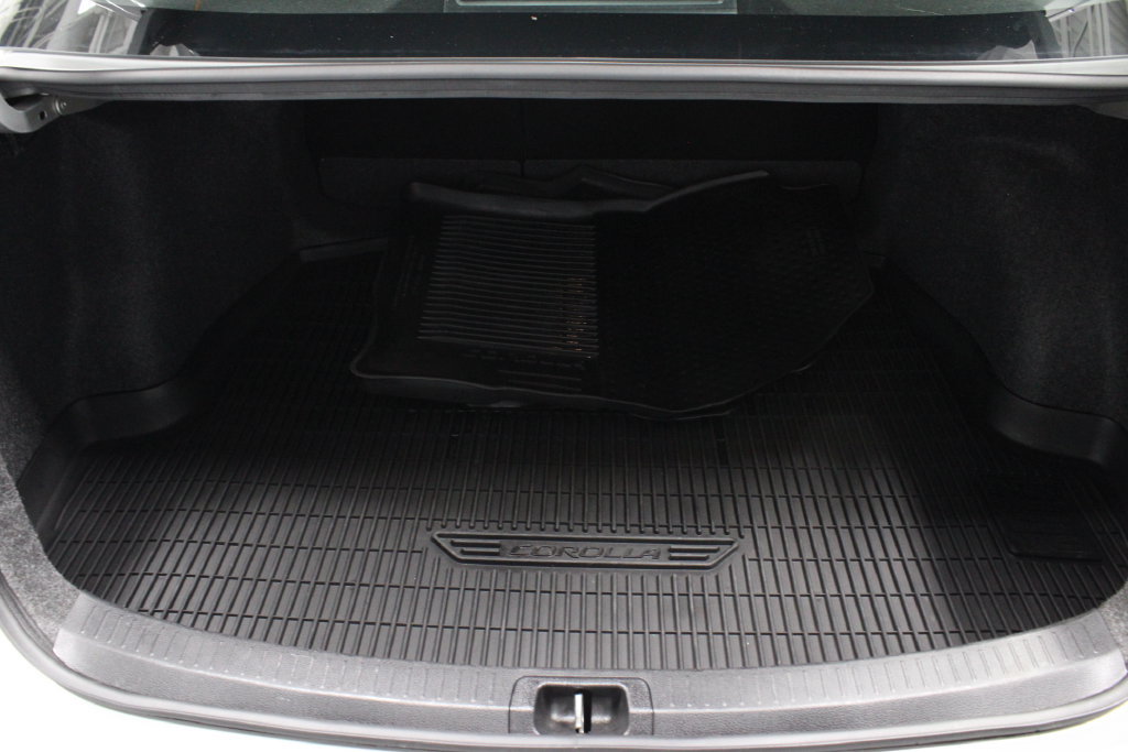 Used 2025 Toyota Corolla SE FWD image 11