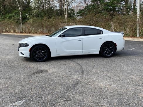 Used 2019 Dodge Charger SXT w/ Blacktop Package image 8