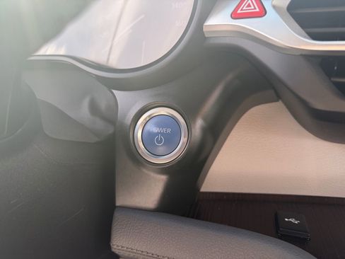 Certified 2024 Toyota Sienna LE FWD image 17