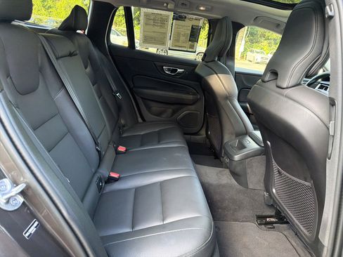 Certified 2025 Volvo V60 B5 Cross Country Plus AWD/4WD image 33