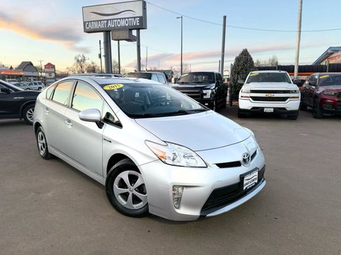 Used 2015 Toyota Prius Two image 2