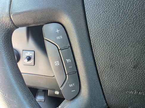 Used 2018 Chevrolet Express 2500 w/ Driver Convenience Package image 18