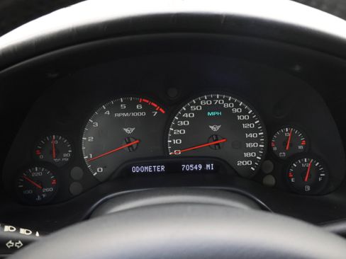 Used 2004 Chevrolet Corvette Coupe w/ Preferred Equipment Group RWD image 9