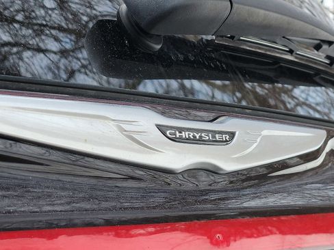 Used 2024 Chrysler Pacifica Touring-L image 29