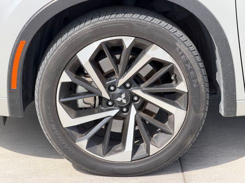 Used 2024 Mitsubishi Outlander SEL Black Edition FWD image 8