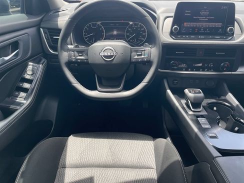 Certified 2025 Nissan Rogue SV FWD image 10