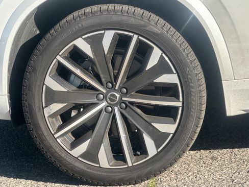 New 2026 Volvo XC90 B6 Plus w/ Protection Package Premier AWD/4WD image 11