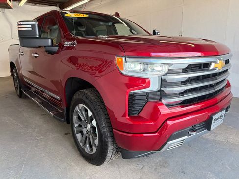 Used 2024 Chevrolet Silverado 1500 High Country w/ Technology Package AWD/4WD image 4