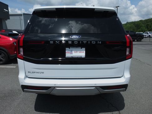 Used 2025 Ford Expedition Platinum AWD/4WD image 4
