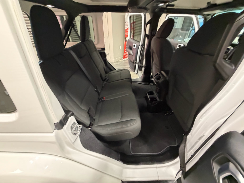 Used 2018 Jeep Wrangler Unlimited Sahara w/ Uconnect 4C Nav & Sound Group AWD/4WD image 43