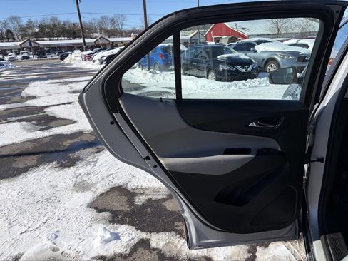 Used 2020 Chevrolet Equinox LS image 16