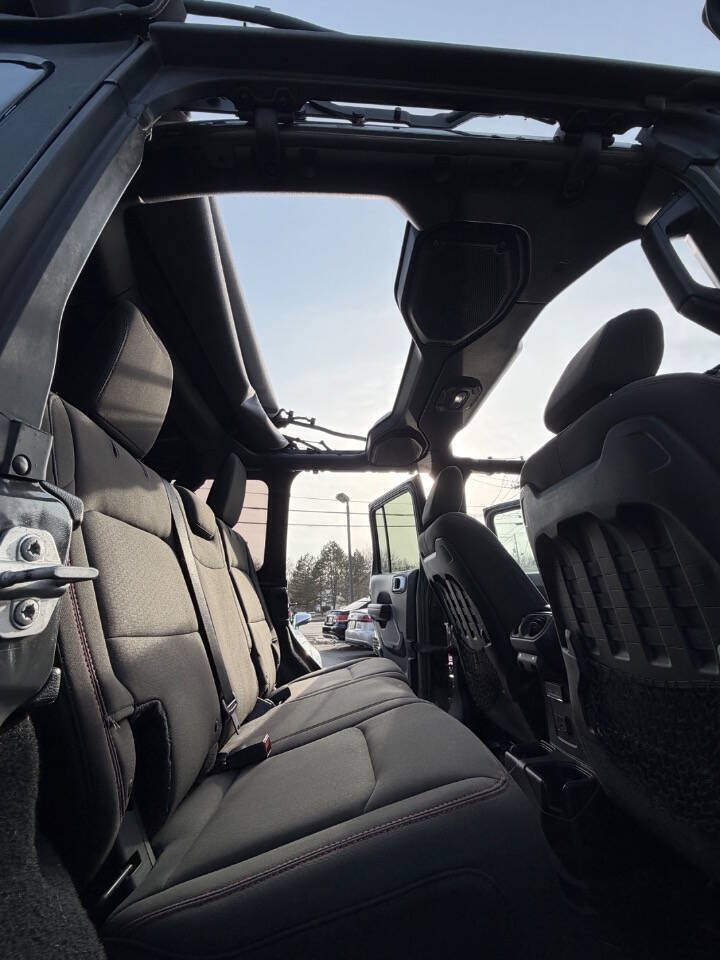 Used 2018 Jeep Wrangler Unlimited Rubicon w/ Dual Top Group AWD/4WD image 11