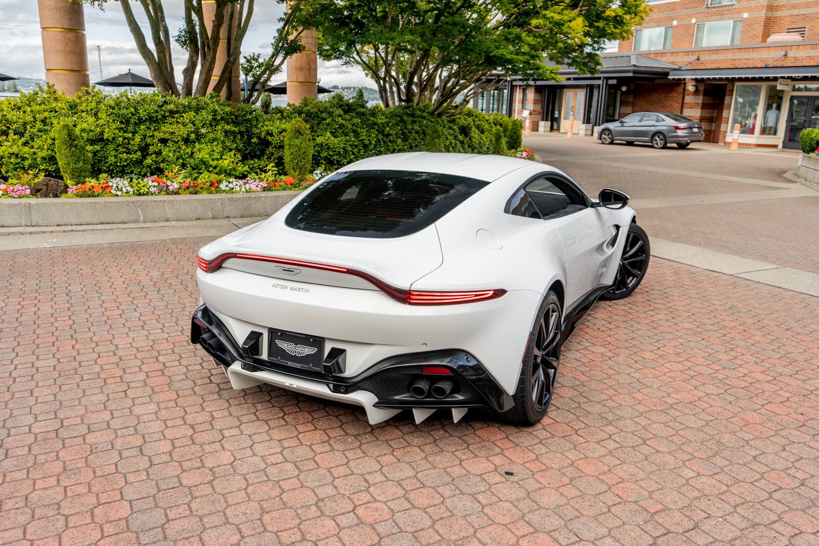 Used 2020 Aston Martin V8 Vantage Coupe RWD image 41