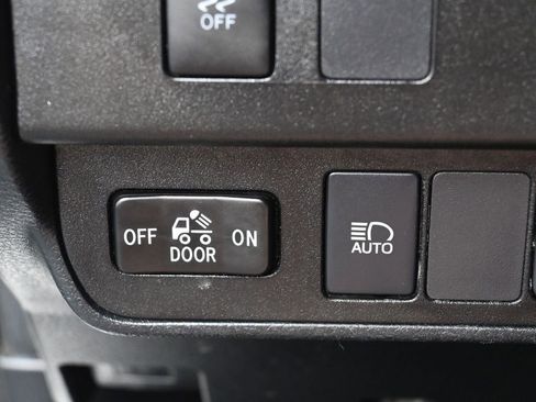Certified 2022 Toyota Tacoma SR5 AWD/4WD image 15