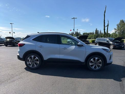 Used 2025 Ford Escape Platinum AWD/4WD image 6