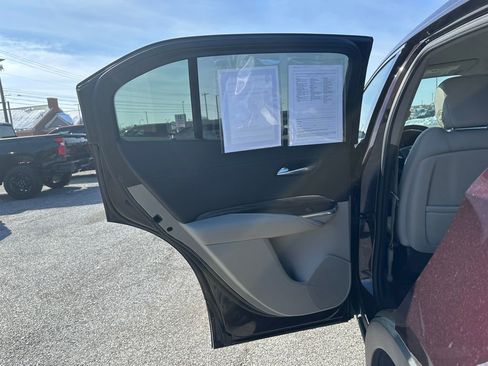 Used 2021 Cadillac XT4 Luxury w/ Cold Weather Package image 9