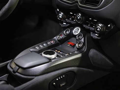 Used 2023 Aston Martin V8 Vantage Coupe RWD image 26