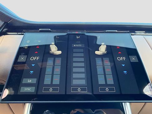 Used 2025 Land Rover Range Rover Autobiography image 34