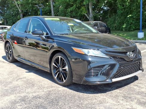 Used 2018 Toyota Camry XSE FWD image 1