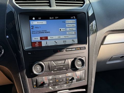Used 2018 Ford Explorer XLT w/ Equipment Group 202A AWD/4WD image 4