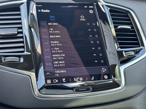 Used 2023 Volvo XC90 T8 Ultimate image 13