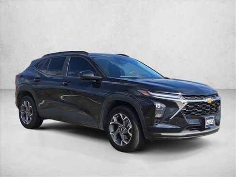Certified 2026 Chevrolet Trax LT FWD image 3