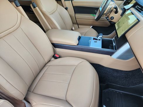 New 2025 Land Rover Range Rover Long Wheelbase SE image 13