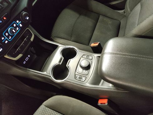 Used 2023 GMC Terrain SLE w/ Driver Convenience Package FWD image 26