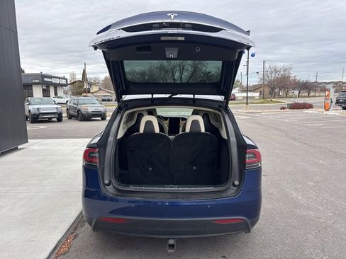 Used 2018 Tesla Model X 75D image 8