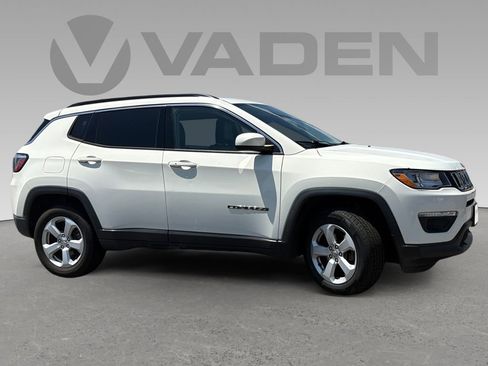 Used 2018 Jeep Compass Latitude w/ Popular Equipment Group AWD/4WD image 8