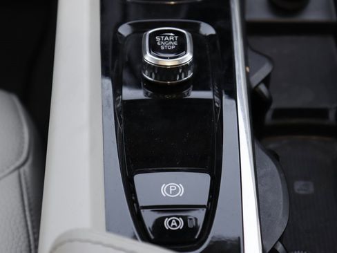 Used 2024 Volvo XC60 B5 Core image 33