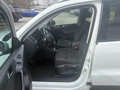 Used 2017 Volkswagen Tiguan Limited w/ Premium Package image 2