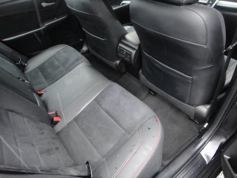 Used 2015 Toyota Camry XSE FWD image 15