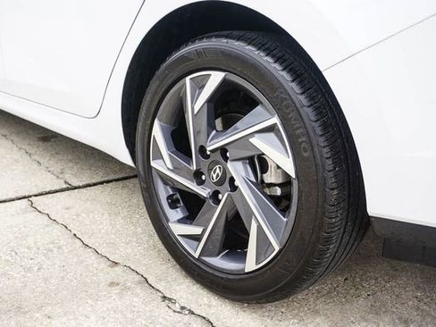 Used 2025 Hyundai Elantra Sport FWD image 7