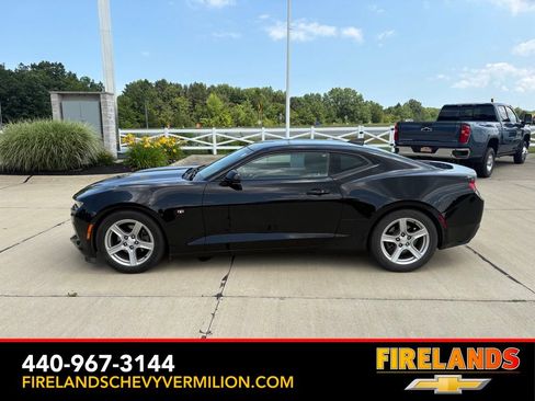 Used 2018 Chevrolet Camaro LT RWD image 1