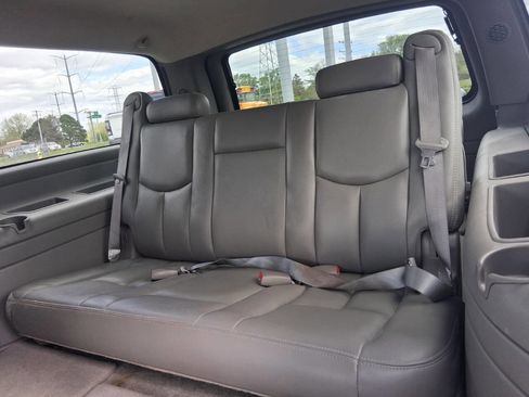 Used 2006 Chevrolet Suburban LT w/ Preferred Equipment Group AWD/4WD image 9