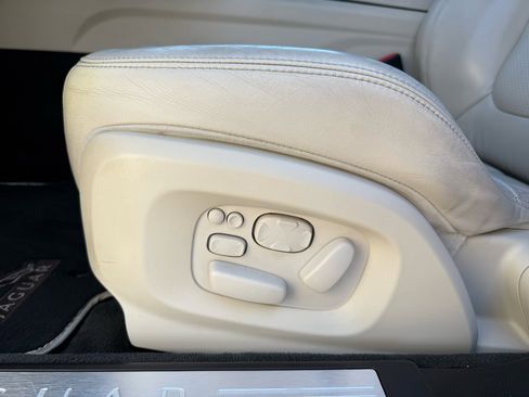 Used 2010 Jaguar XF R image 10