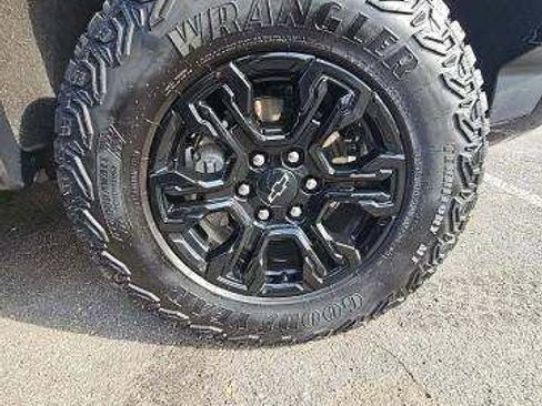 Used 2024 Chevrolet Silverado 1500 ZR2 w/ Technology Package image 11