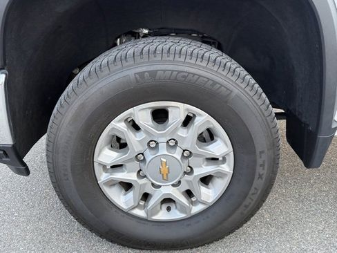 Used 2024 Chevrolet Silverado 2500 LTZ image 12