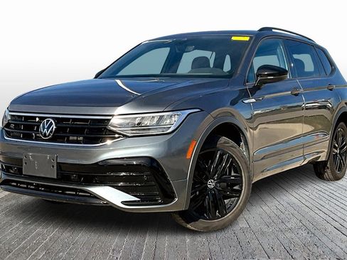 Used 2022 Volkswagen Tiguan SE R-Line image 3