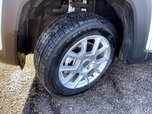 Certified 2022 Jeep Renegade Latitude w/ Convenience Group image 23