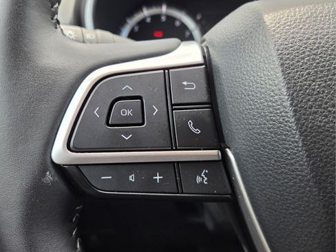 Used 2025 Toyota Highlander XLE FWD image 25