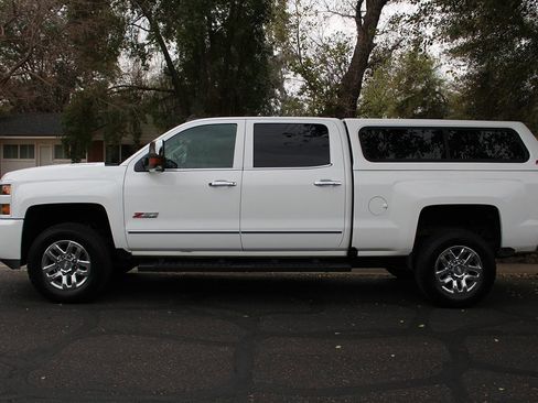 Used 2016 Chevrolet Silverado 2500 LTZ image 2