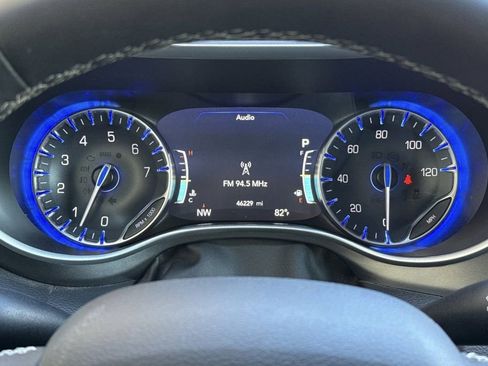 Used 2024 Chrysler Pacifica Touring-L FWD image 37