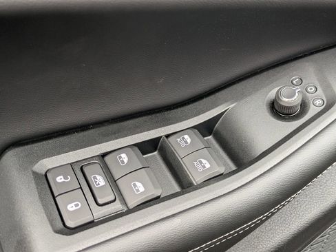 New 2025 Jeep Grand Cherokee Altitude image 11