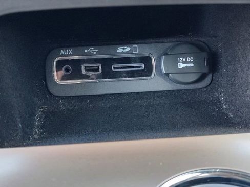 Used 2015 Jeep Grand Cherokee Overland image 18