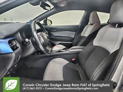 Used 2019 Toyota C-HR XLE FWD image 18