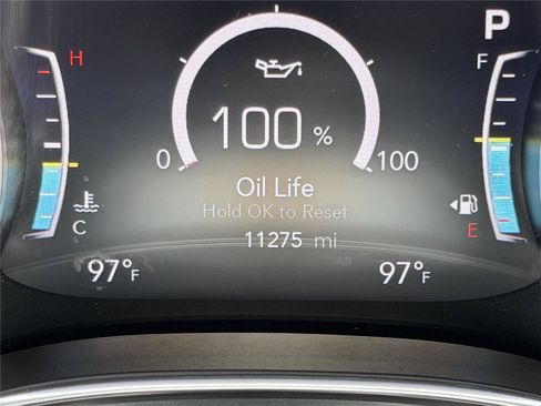 Used 2025 Chrysler Pacifica Limited FWD image 28