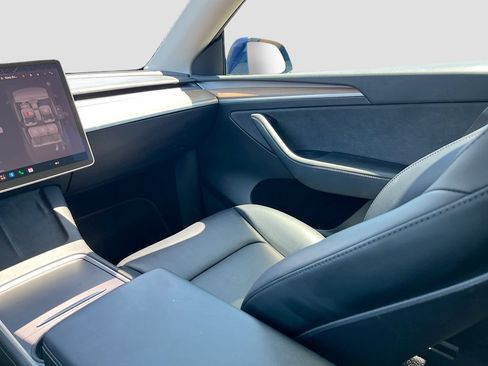 Used 2023 Tesla Model Y Long Range AWD/4WD image 21